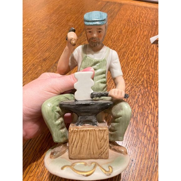 Ceramic Blacksmith Figurine, Hand Painted In Very Good Condition - Picture 2 of 4